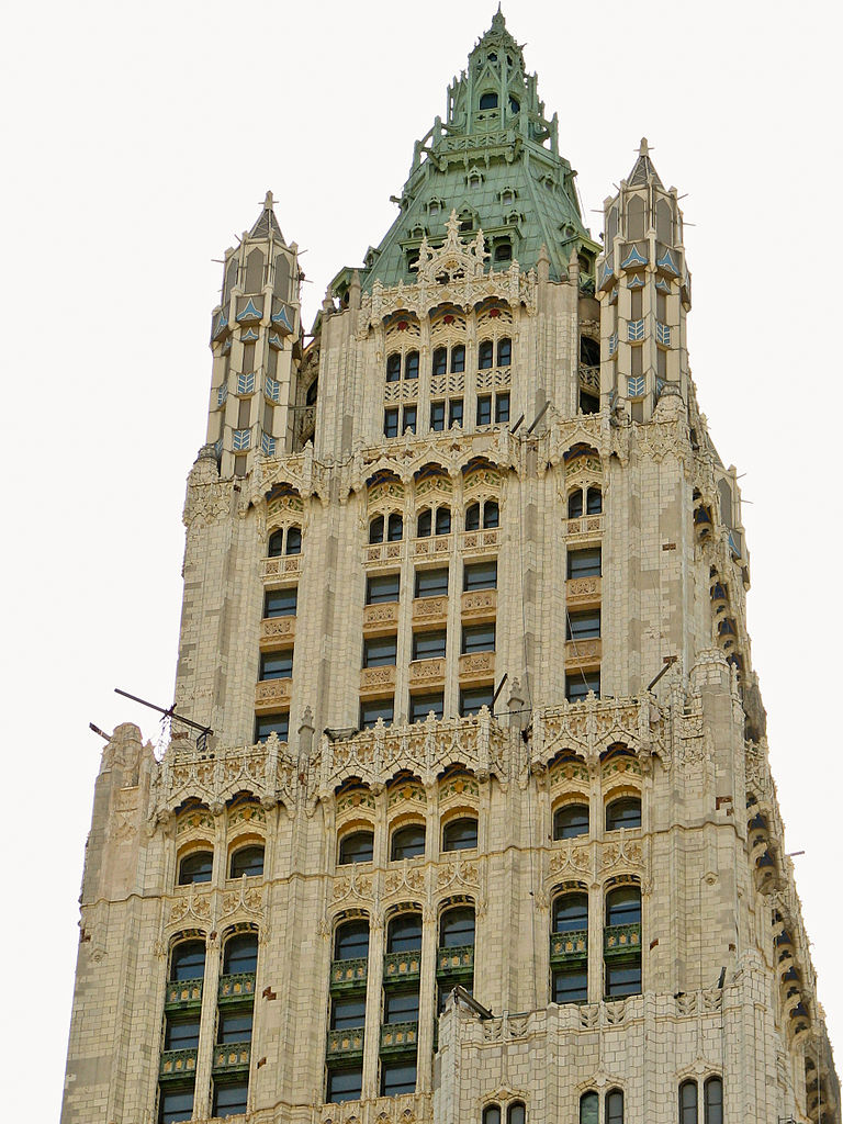 768px-New_York_City_Woolworth_Building_02