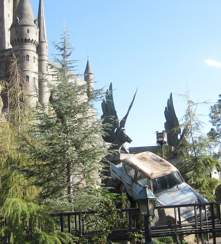 Ford Anglia outside Hogwarts